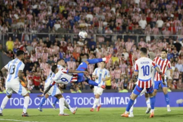 El golazo de Sanabria para Paraguay contra Argentina